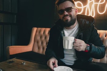 Free Photo of man, drinking, coffee