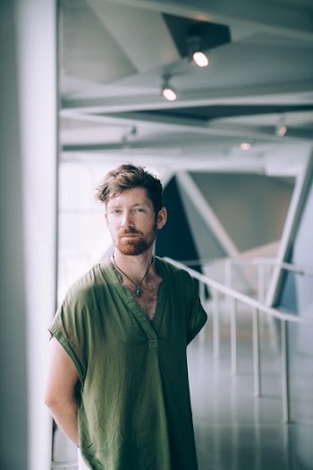 Free Photo of man, interior, portrait