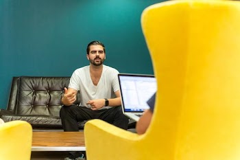 Free Photo of man-meeting, laptop, yellow