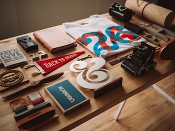 Free Photo of memorabilia, trinkets, tshirt