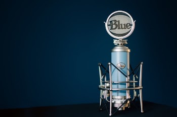 Free Photo of microphone, condenser, blue