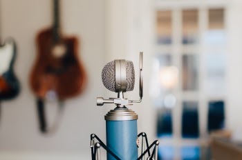 Free Photo of microphone, condenser, blue