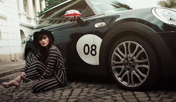 Free Photo of mini, car, woman