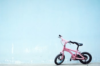 Free Photo of minimal, wall, blue