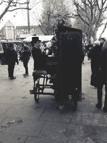 Free Photo of musician, street performer, piano