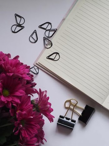 Free Photo of notepad, paperclip, flowers