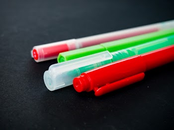 Free Photo of pens, highlighters, marketers