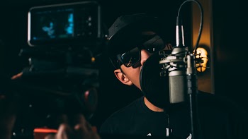 Free Photo of people, guy, singing