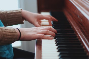Free Photo of people, hands, piano