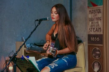 Free Photo of people, singing, girl