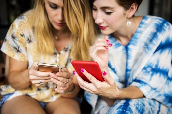Free Photo of phone, travel, together