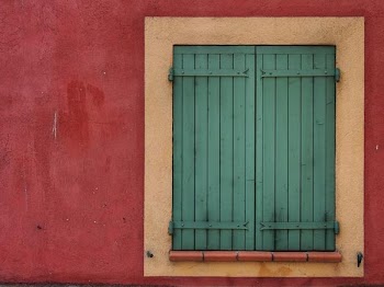 Free Photo of red, green, shutters