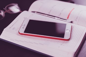 Free Photo of red, iphone, calendar