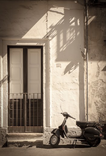 Free Photo of scooter, door, doorstep