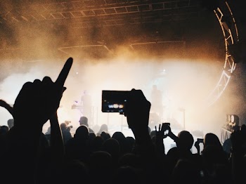 Free Photo of silhouette, people, fans