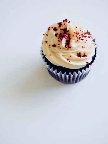 Free Photo of single, cupcake, sprinkles