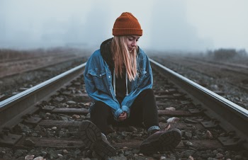 Free Photo of sitting, train, train tracks