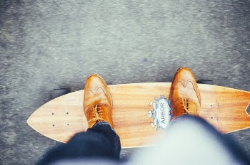 Free Photo of skateboard, longboard, shoes