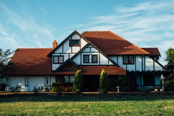 Free Photo of sky, clouds, house