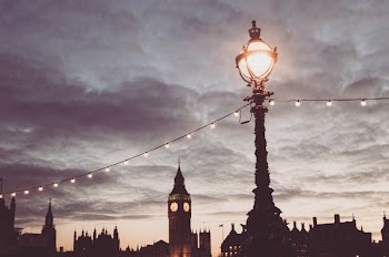 Free Photo of sky, clouds, lamp post