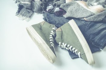 Free Photo of sneakers, jeans, scarf