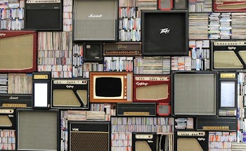 Free Photo of speaker, books, shelf