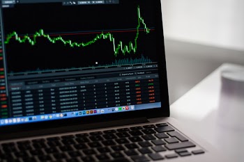 Free Photo of stock market, charts, graphs
