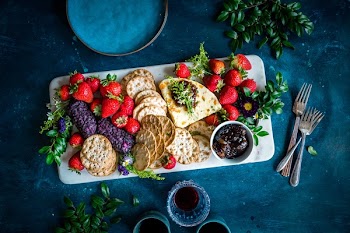 Free Photo of strawberries, biscuit, crackers