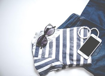Free Photo of sunglasses, jeans, mobile