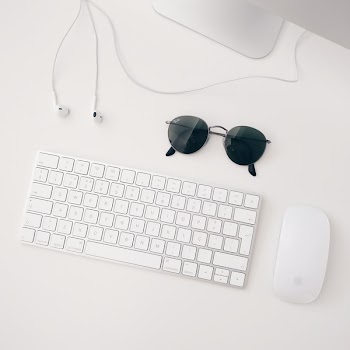 Free Photo of sunglasses, mouse, keyboard