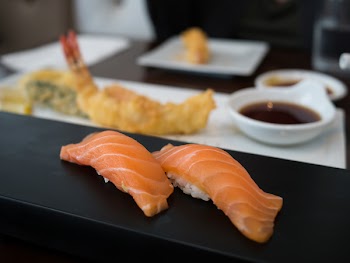 Free Photo of sushi, sake, nigiri