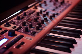 Free Photo of synthesizer, keyboard, music