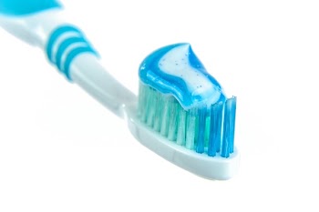 Free Photo of toothbrush, toothpaste, blue