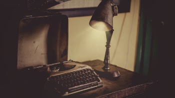 Free Photo of typewriter, light, lamp