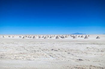Free Photo of Uyuni Salt Flats, Bolivia, nature