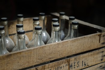 Free Photo of vintage, crate, glass