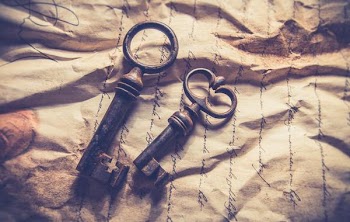 Free Photo of vintage, keys, paper