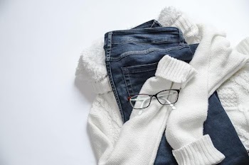 Free Photo of white, sneakers, jeans