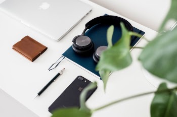 Free Photo of white, table, apple