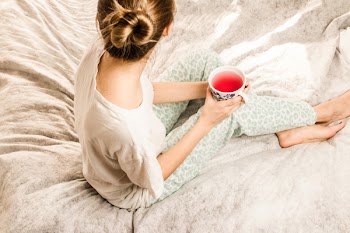 Free Photo of woman, bed, drink