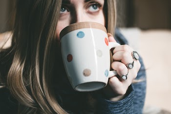 Free Photo of woman, drinking, coffee