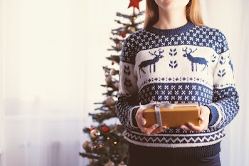 Free Photo of woman, present, christmas