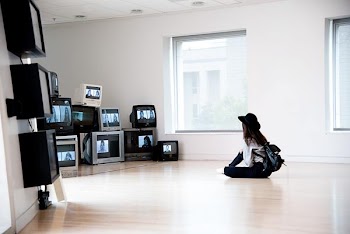 Free Photo of woman, watching, television