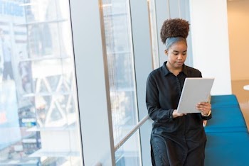 Free Photo of woman, work, tablet