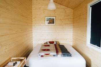 Free Photo of wood, log cabin, bed