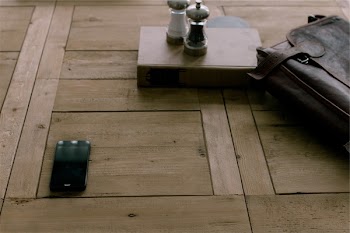Free Photo of wood, table, iphone
