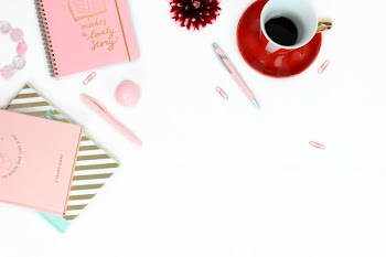 Free Photo of workplace, desk, feminine