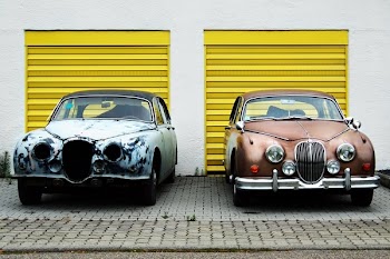 Free Photo of yellow, garage, white