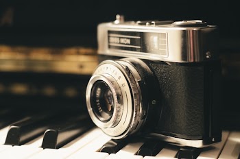 Free Photo of zeiss ikon, camera, piano