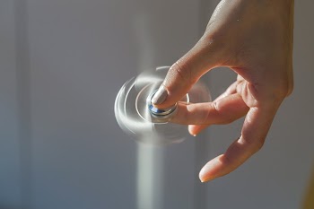 Free pinning a fidget spinner, | Free Photo - rawpixel
